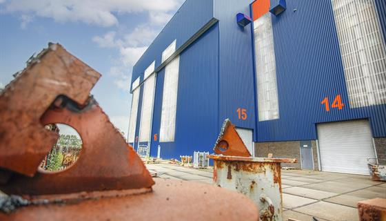 Blauwe hal Bodewes | B.V. Bouw- en Aannemingsbedrijf G. de Haan & Zn.