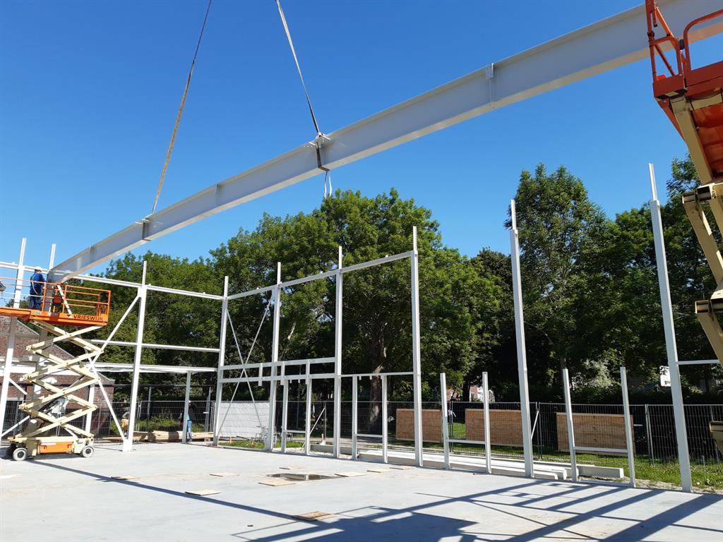Montage staalconstructie gymzaal Groningen 