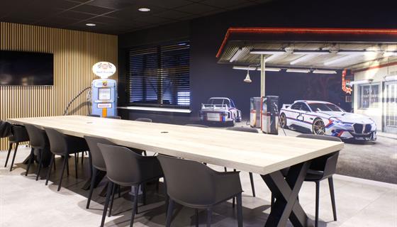 Bedrijfspand Boonstra Schadevoertuigen | B.V. Bouw- en Aannemingsbedrijf G. de Haan & Zn.