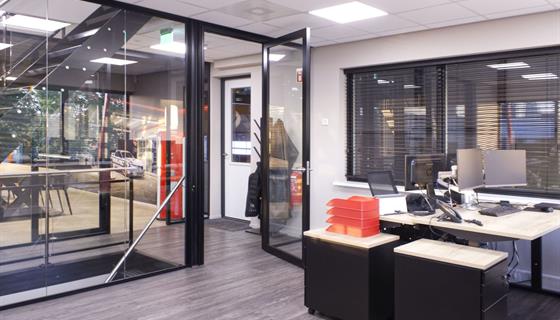 Bedrijfspand Boonstra Schadevoertuigen | B.V. Bouw- en Aannemingsbedrijf G. de Haan & Zn.